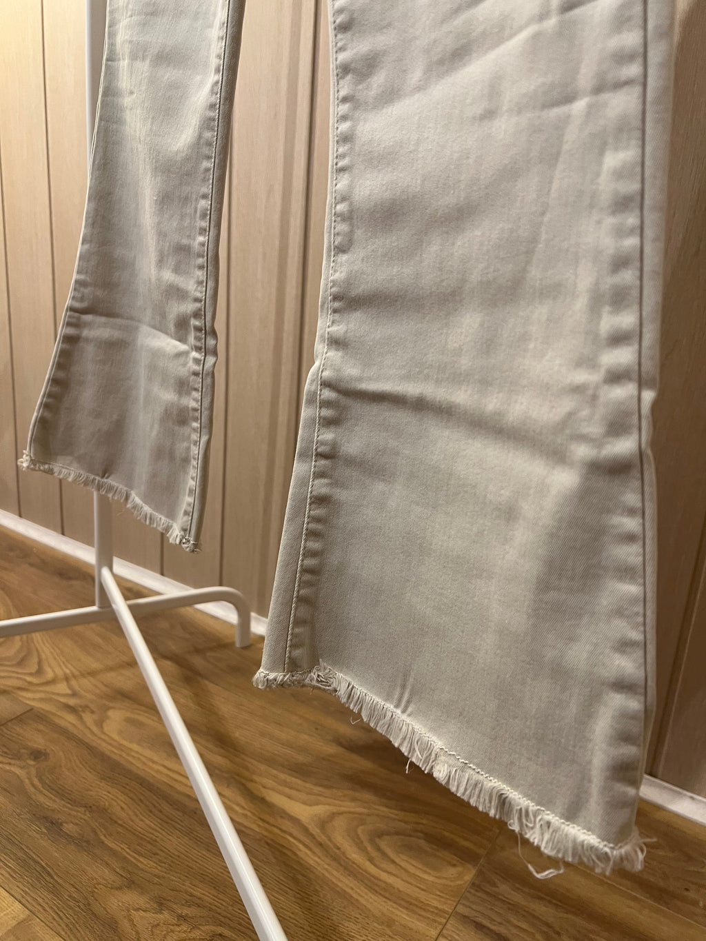 Pantalón Beige Campana