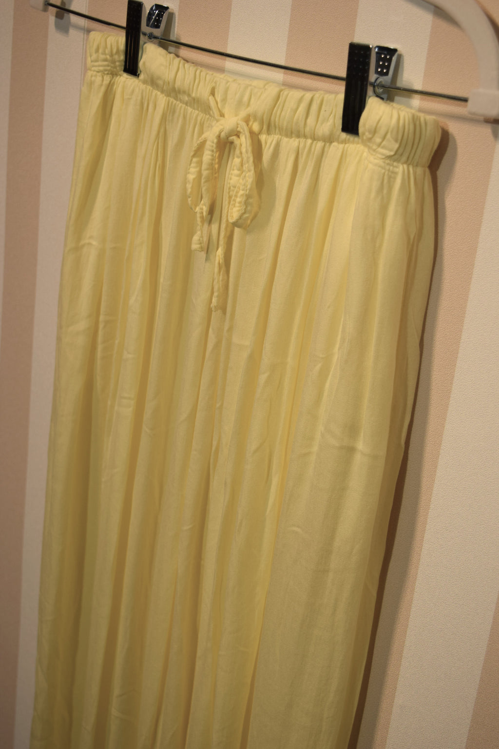 Pantalón Baggy Amarillo Con Bolsillos