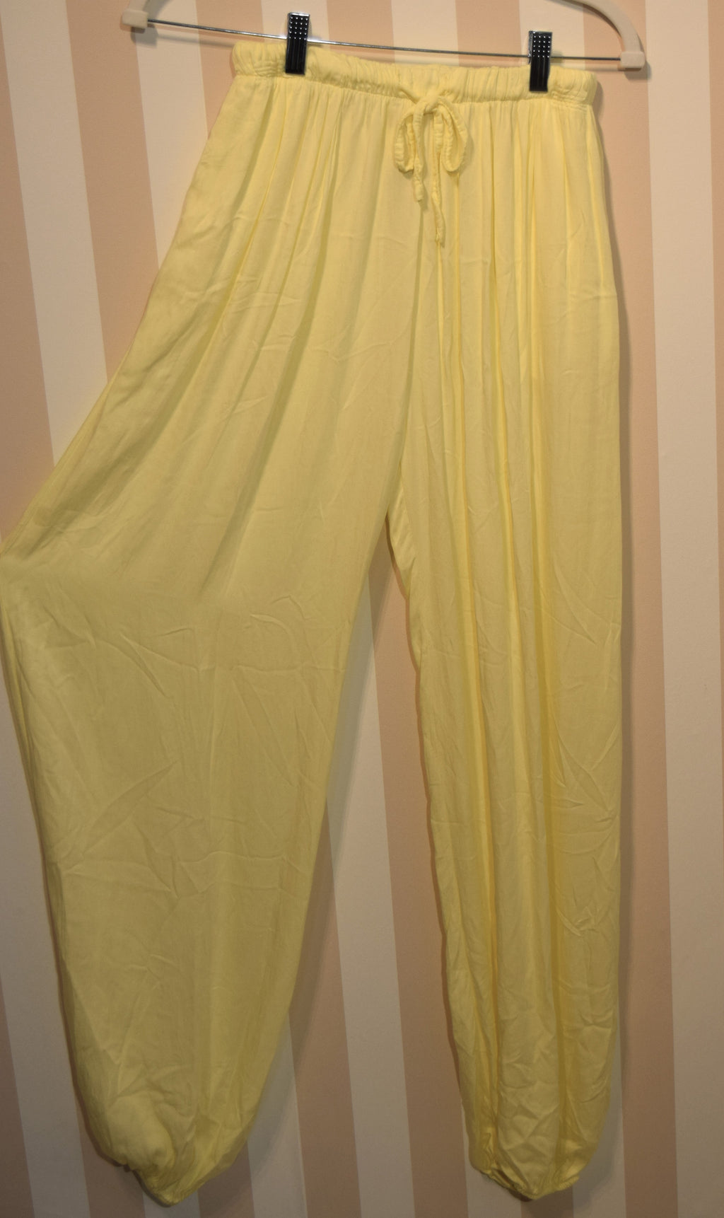 Pantalón Baggy Amarillo Con Bolsillos