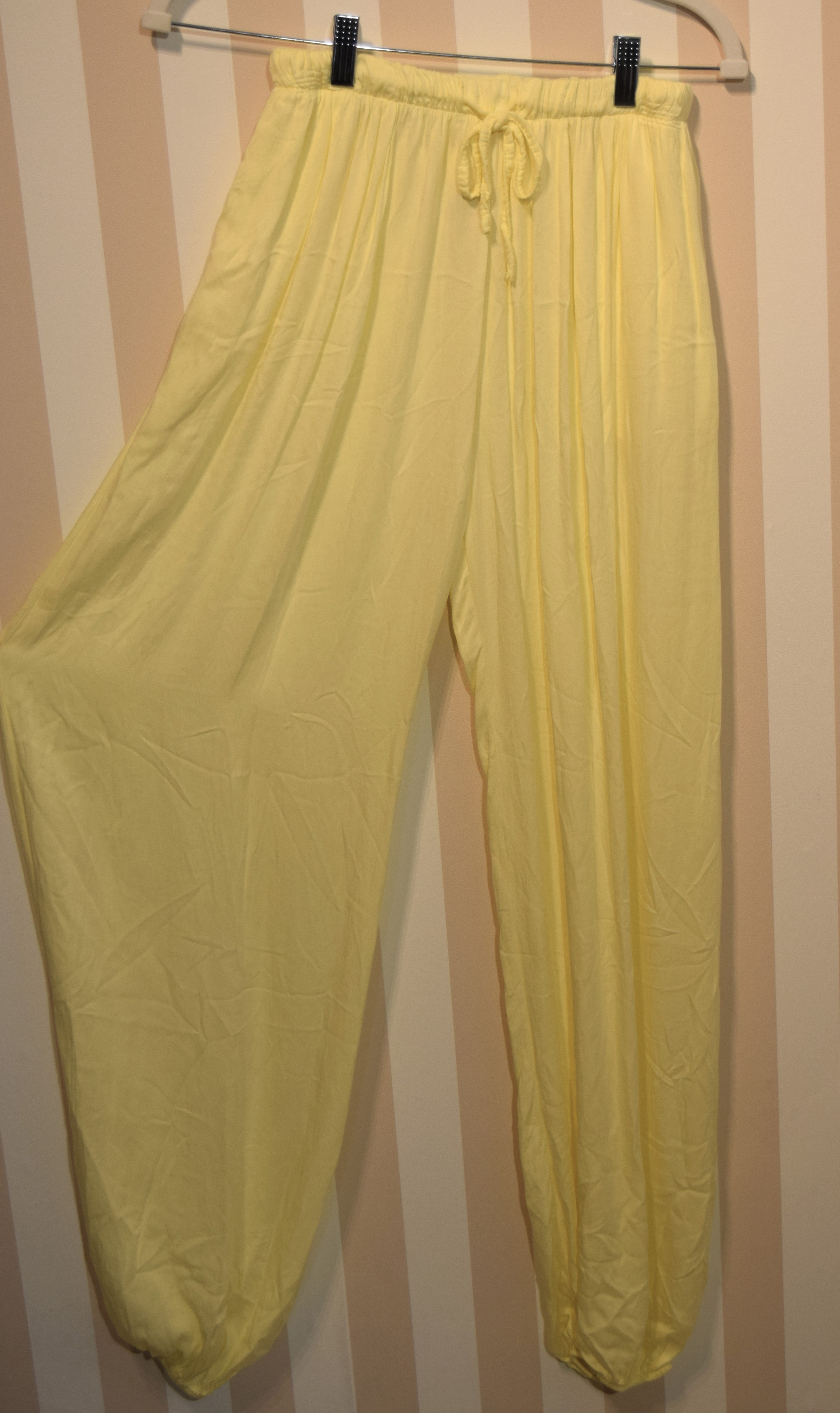 Pantalón Baggy Amarillo Con Bolsillos