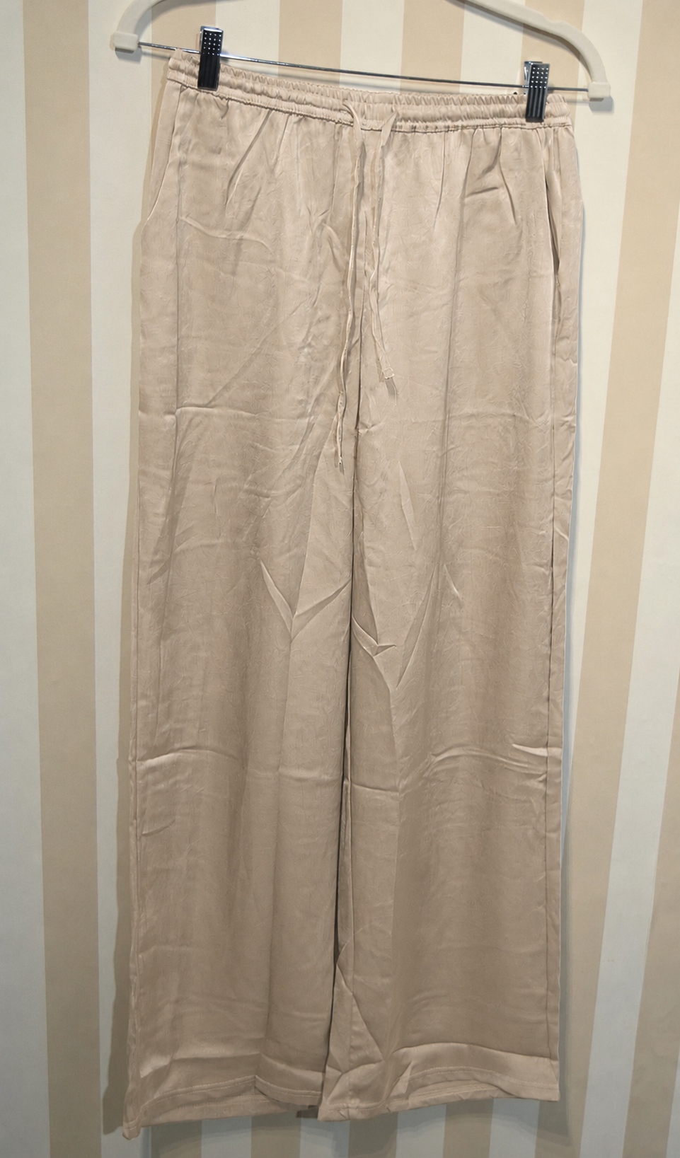 Pantalón Vaporoso Satinado Con Bolsillos