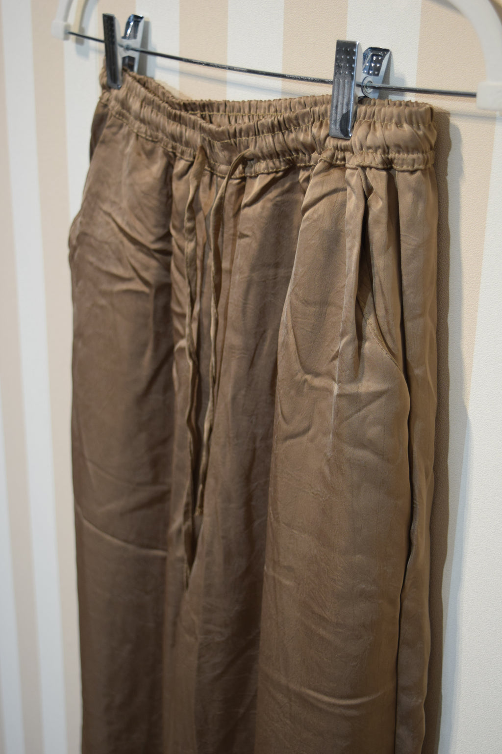Pantalón Vaporoso Satinado Con Bolsillos