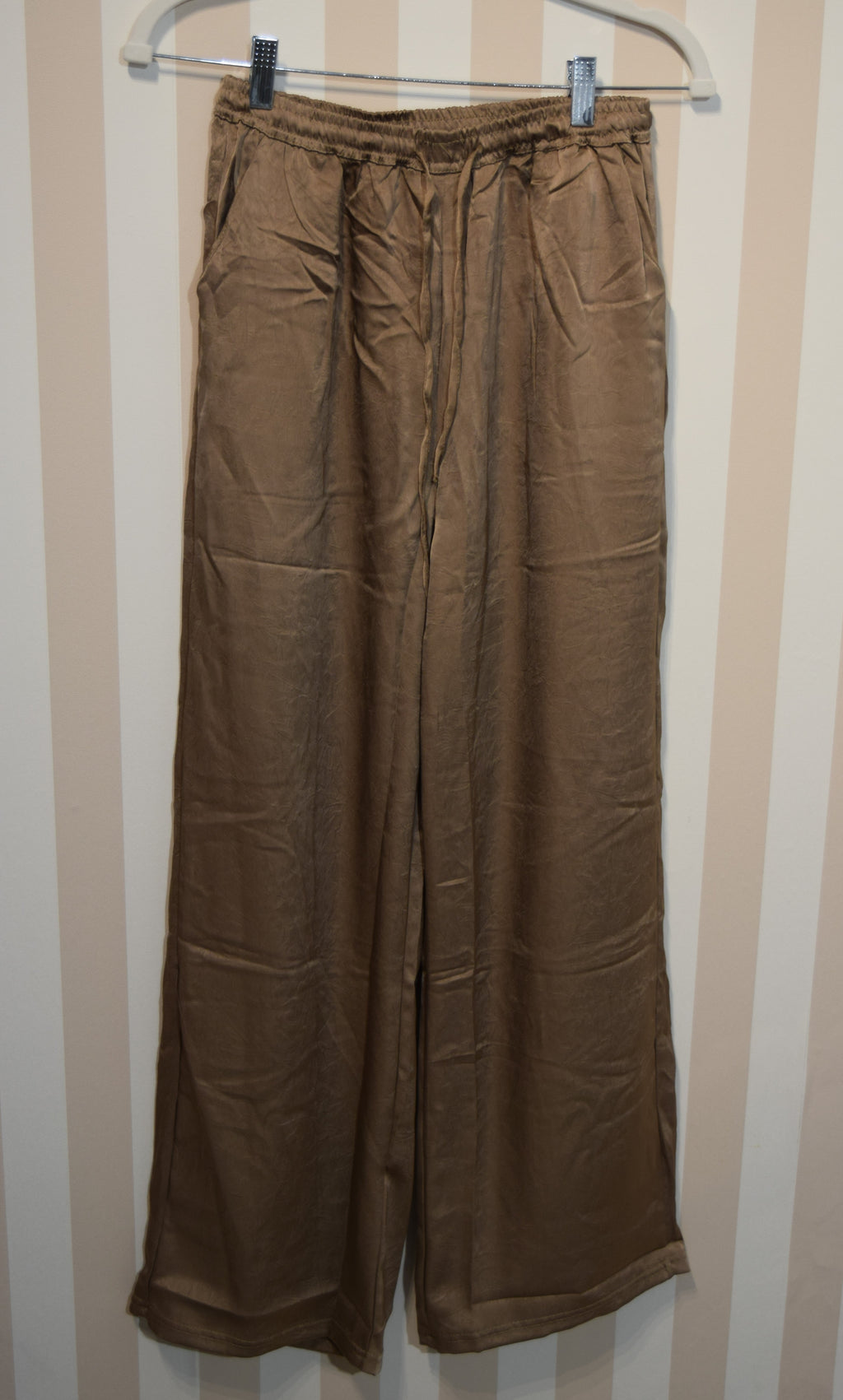 Pantalón Vaporoso Satinado Con Bolsillos
