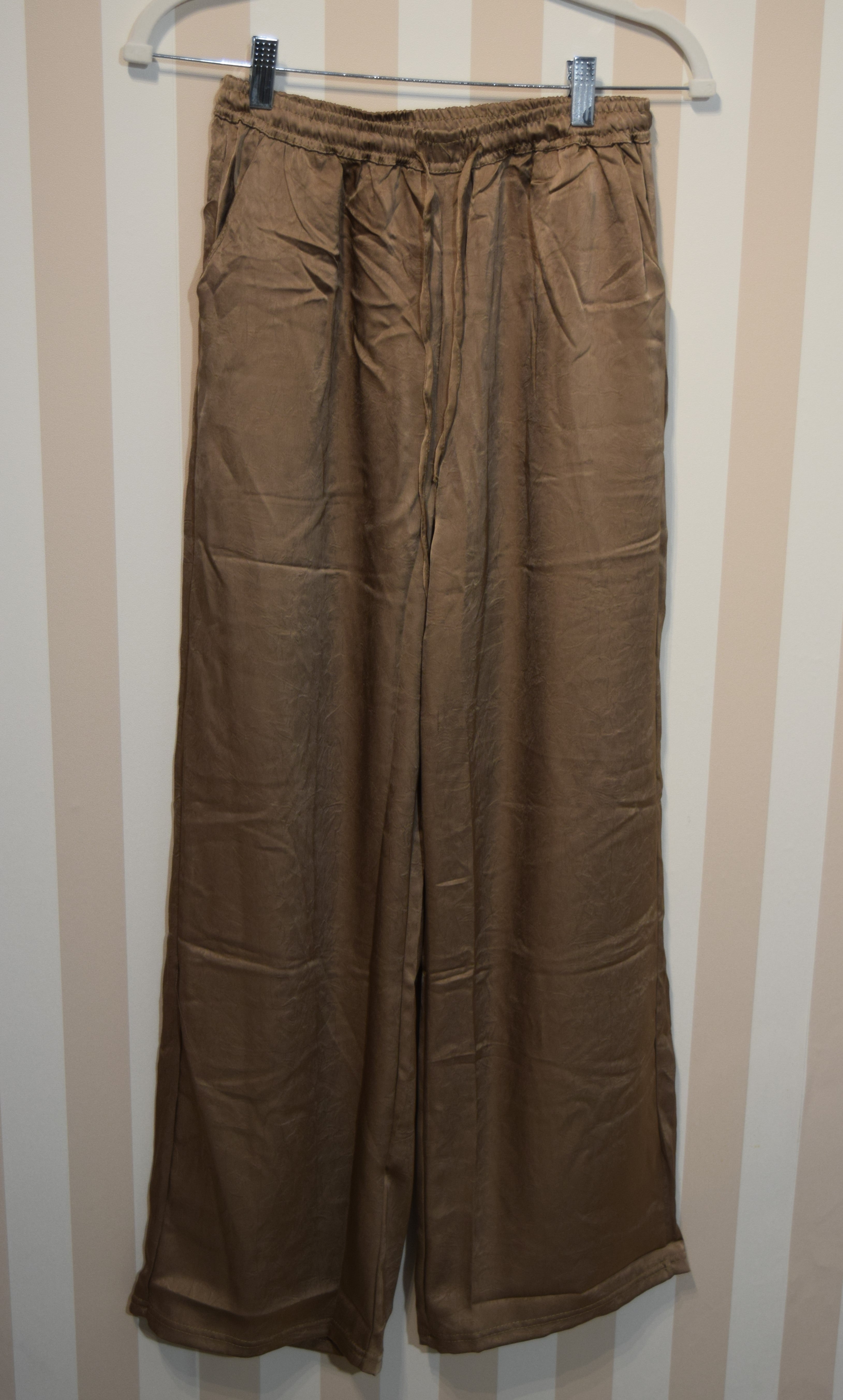 Pantalón Vaporoso Satinado Con Bolsillos
