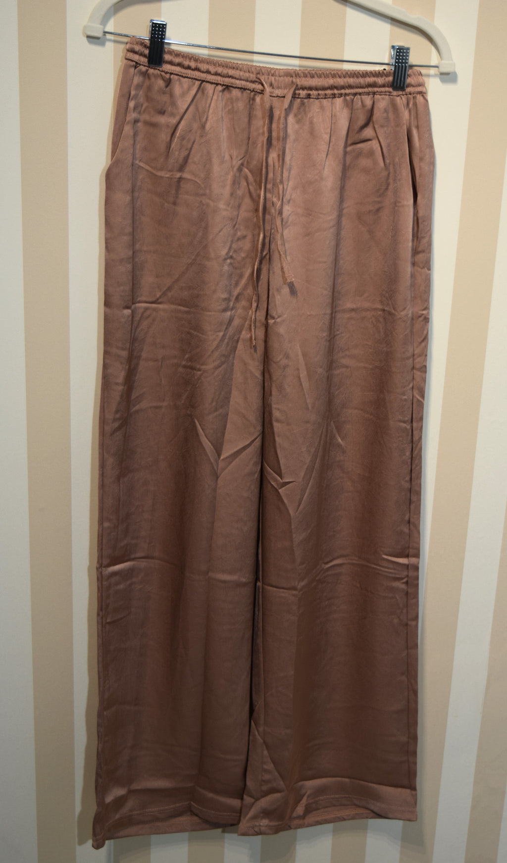 Pantalón Vaporoso Satinado Con Bolsillos