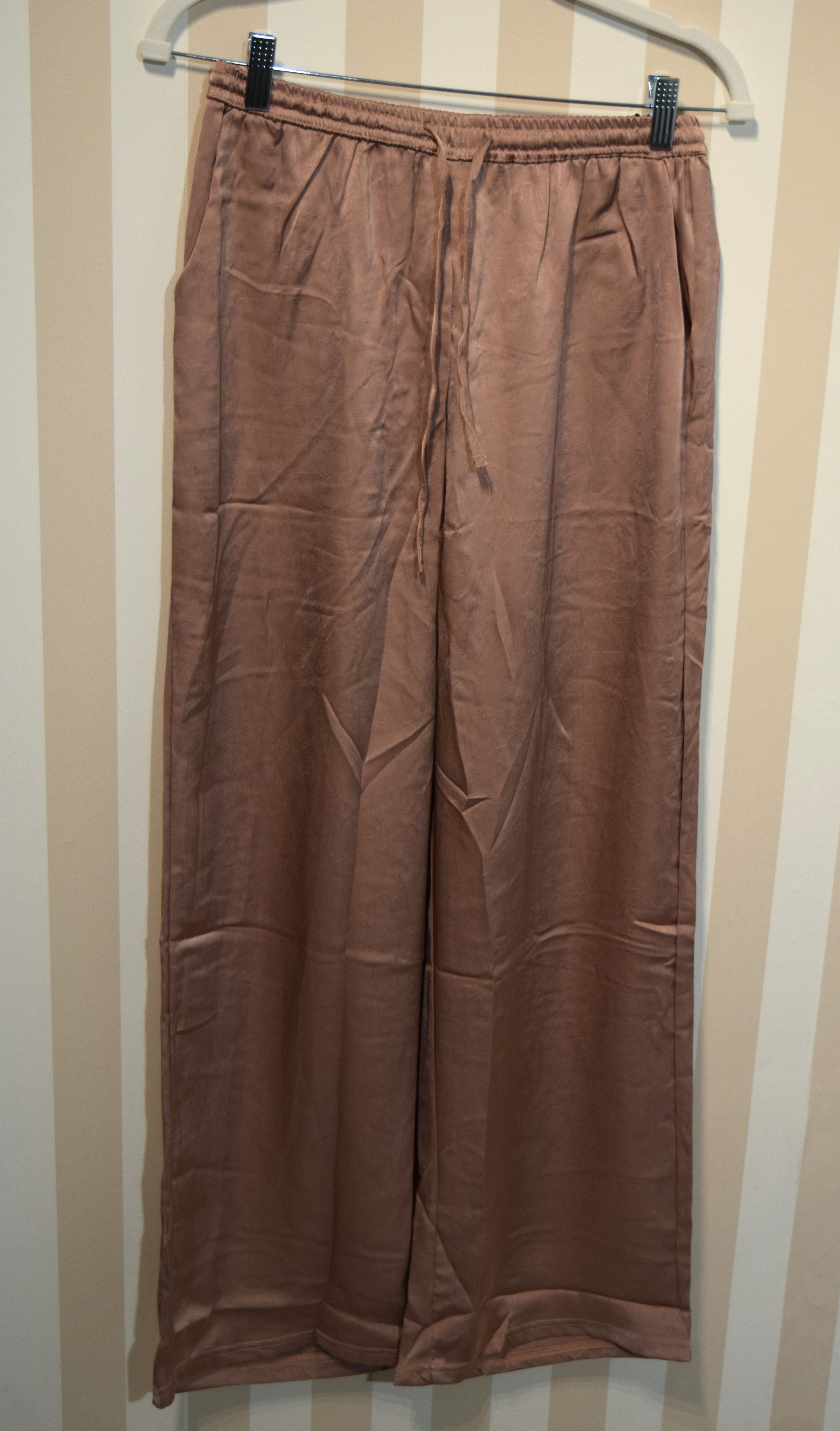 Pantalón Vaporoso Satinado Con Bolsillos