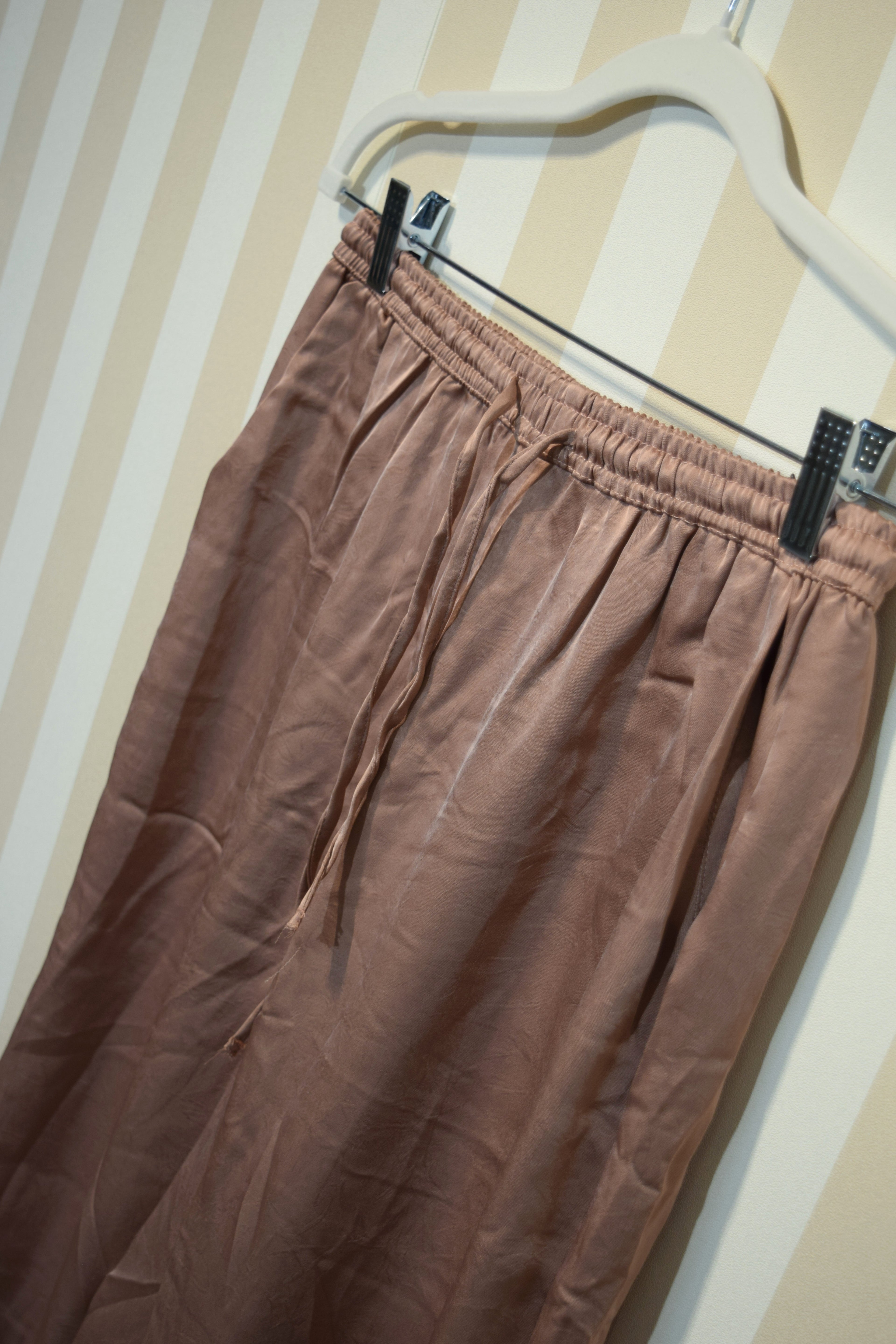 Pantalón Vaporoso Satinado Con Bolsillos